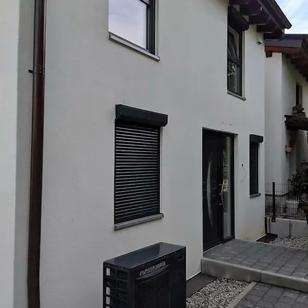 Exklusives Reihenhaus Mit Terrasse *